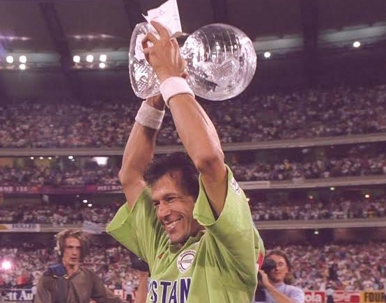 Rajiv1841's tweet image. 🚨🚨 Legend Imran Khan is now almost blind with his right eye with 15% eyesight left &amp;amp; still western media &amp;amp; shameless Pakistan's ex &amp;amp; current cricketers are silent!! 

- Imran Khan is not just Pakistan's legend but world's legend as far as cricket is concerned. He is easily one…