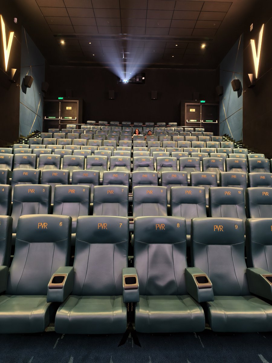 rahool360's tweet photo. Unfortunately, #ORomeo show cancelled at #PVR #ForumMall, #Kochi because DCP is delayed ....was hoping I could watch it for FDFS....@shahidkapoor @VishalBhardwaj
.
Also can't mark my attendance at Screen 6 today 😭😭 ... https://t.co/m04BSBFy9n