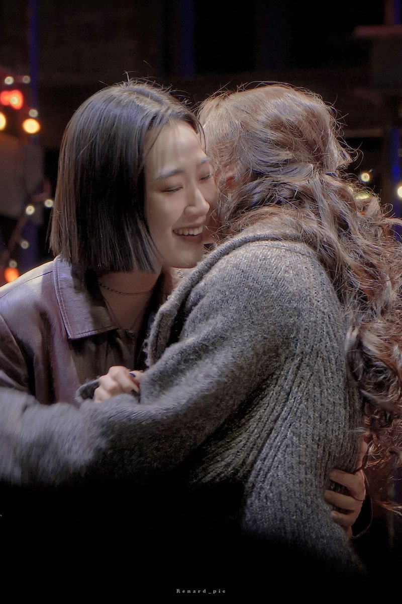 Renard_pic's tweet photo. 260208 낮 렌트      
미미 役 #김수하         
조앤 役 #이아름솔

엔젤처럼 두려움 없는 사랑을 https://t.co/vlqIlQufTM