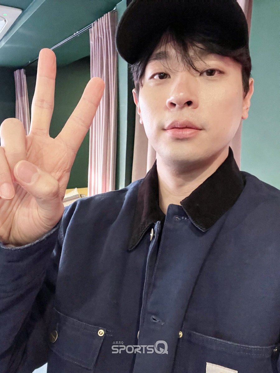 [인터뷰Q 비하인드 셀카 - 박정민]

'휴민트' 박건 역의 박정민
굿 굿 브이 ✌️✌️

#박정민 #PARKJEONGMIN