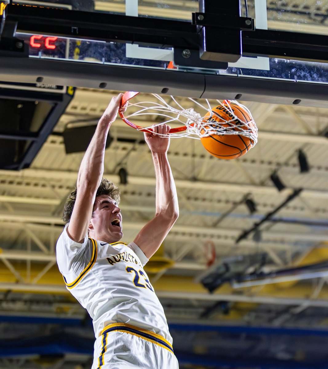 GoAugie's tweet photo. Sam Rensch and the @AugieMBB team brought the Elmen Center to life on Thursday night 🔊

🗞️ » https://t.co/yEu77bfo3B

#BuildingChampions⚔️ https://t.co/eCwYyDngYC