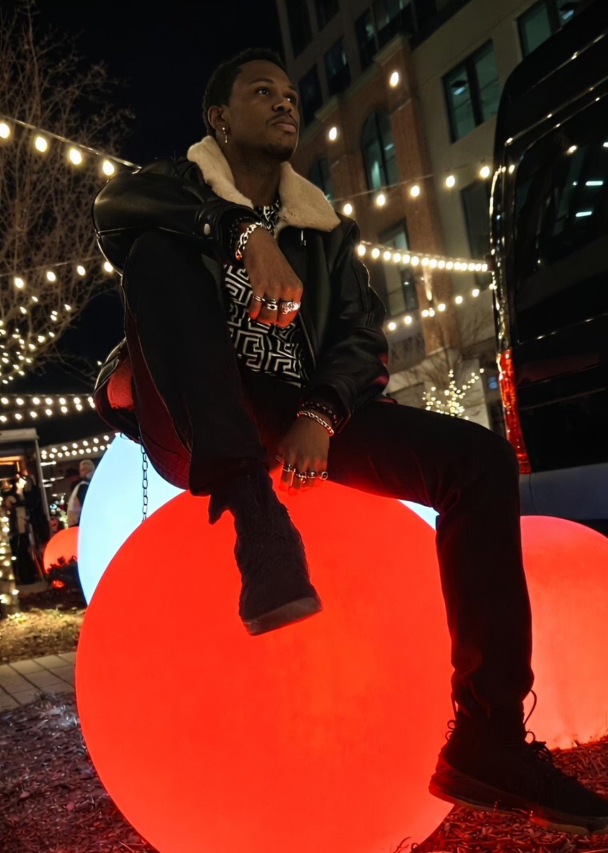 Malik_Nova96's tweet photo. "Fuck Do They Know About Passion?"
๐ธ:
Edit: Myself
#modelingheadshots #photography #malemodel #streetwear #setlife #BackgroundActor #TVExtra https://t.co/MlJi5NiE84