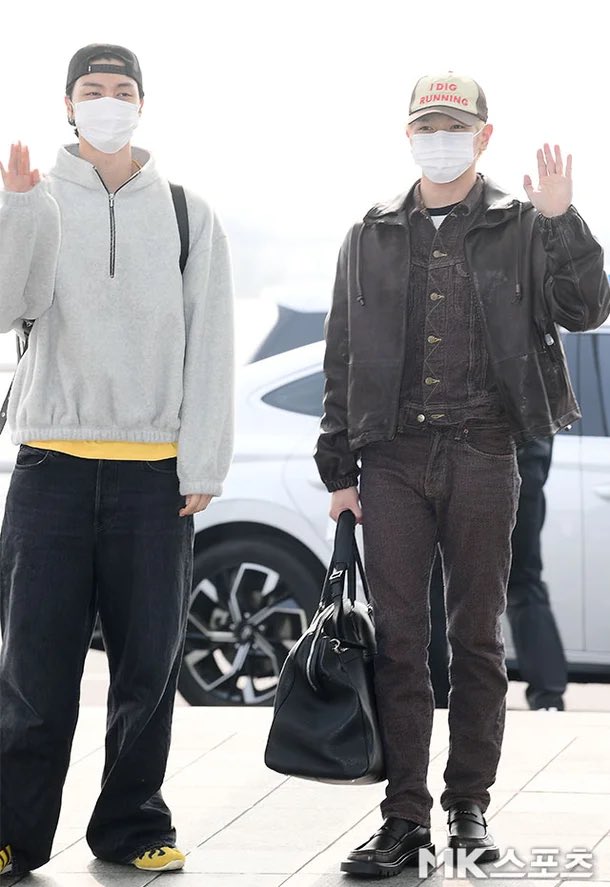 jsuhsource's tweet photo. 260213 - NCT 127 Johnny Suh – Taeyong “bangkok, we’ll be back safely”

🔗 https://t.co/oYflBLVFOh

#JOHNNY #쟈니 https://t.co/3T8eoFLHEJ