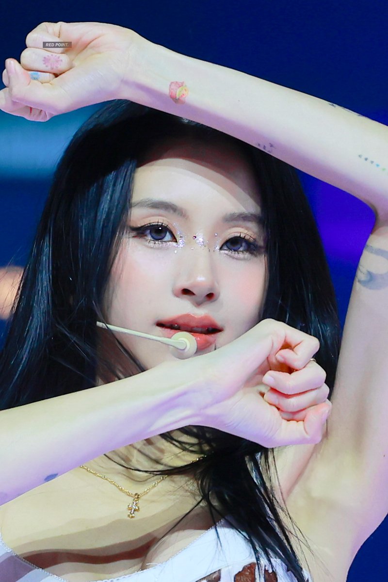 RED POINT💋. tweet media