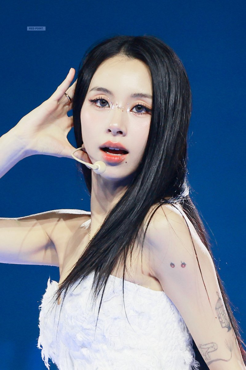 RED POINT💋. tweet media