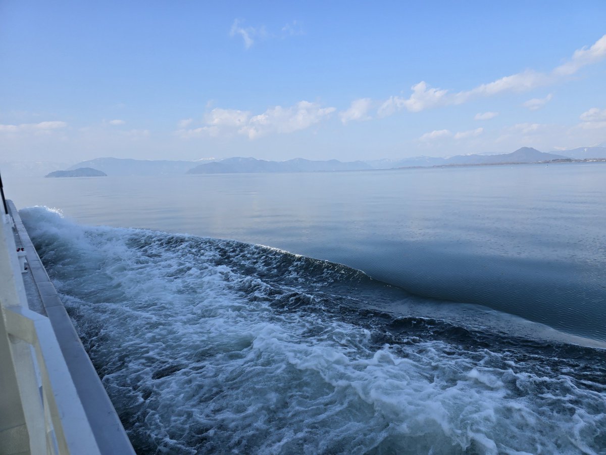 reon426m's tweet photo. クルーズ船⛴️
めちゃくちゃ寒いけどめちゃくちゃ
景色きれい✨ https://t.co/jLyWvwCa7d