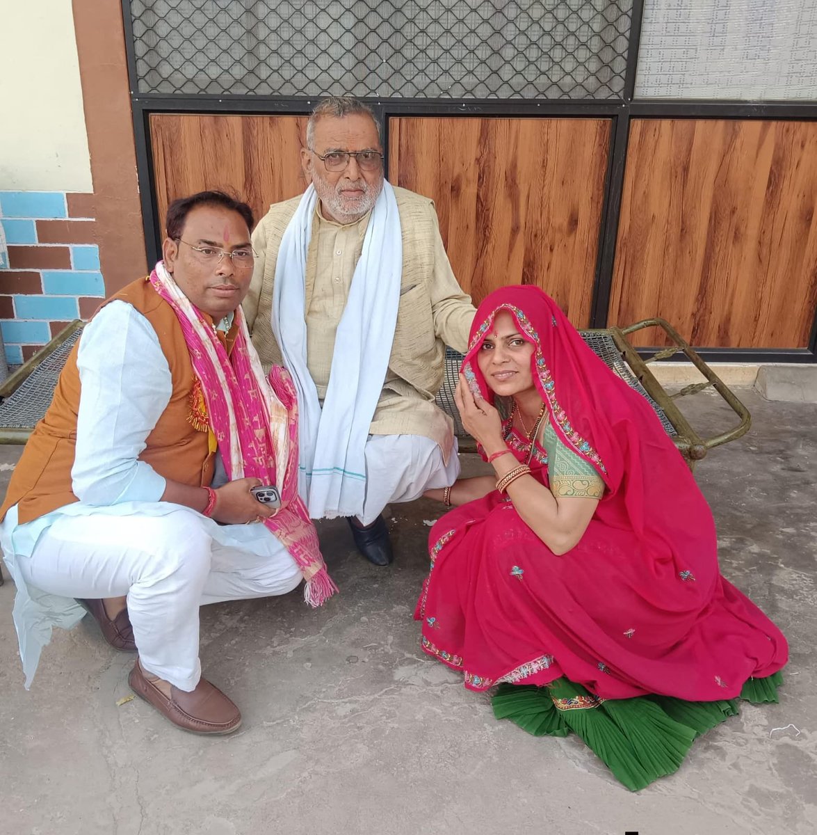 ErHansrajMeena's tweet photo. आज हमारी वैवाहिक वर्षगांठ के इस पावन अवसर पर अपनी जीवनसंगिनी को हृदय की गहराइयों से धन्यवाद और शुभकामनाएँ देता हूँ। 

प्रिय धर्मपत्नी, आप सिर्फ मेरी अर्धांगिनी ही नहीं, बल्कि मेरे हर सुख-दुख की सच्ची साथी, मेरी शक्ति, मेरा संबल और मेरे जीवन की सबसे बड़ी प्रेरणा हैं। आपके साथ https://t.co/ypaFVrrCUS