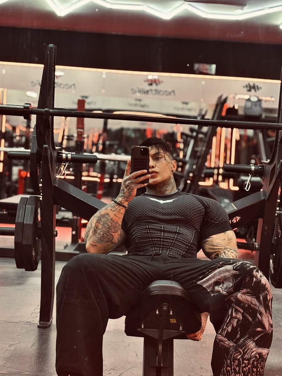 Angelo Vecker (@angelo_vecker) on Twitter photo 