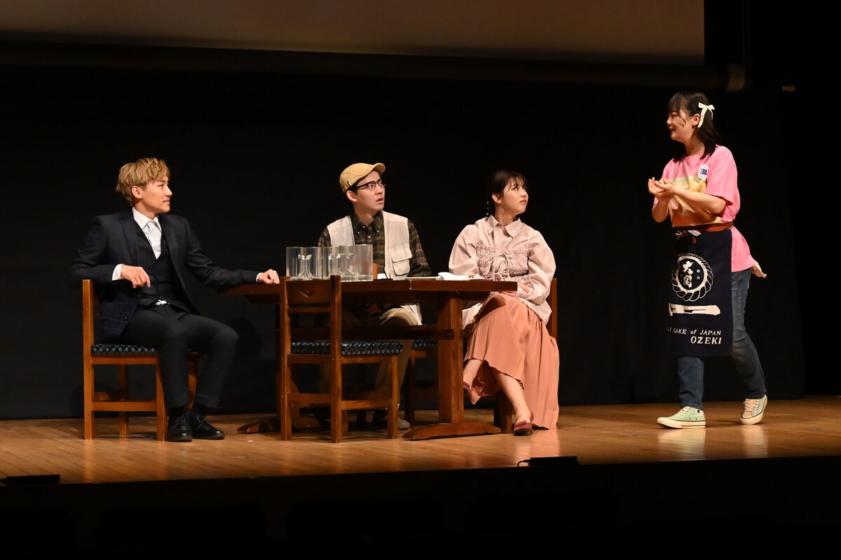 stage_natalie's tweet photo. 「混頓」第8弾が上演中、GENERATIONS小森隼・渡邉美穂・牧島輝・蛙亭イワクラが出演（舞台写真 / コメントあり）
https://t.co/dxkttQhfWh https://t.co/wjlh5hULHI