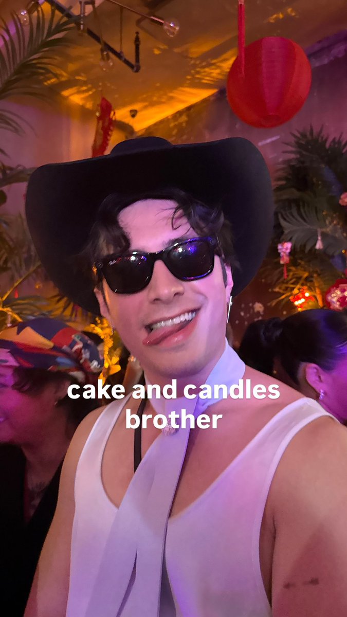 hudtism's tweet photo. SAVE A HORSE RIDE A HUDSON WILLIAMS OR WHATEVER THEY SAY https://t.co/YNh5de0d6K