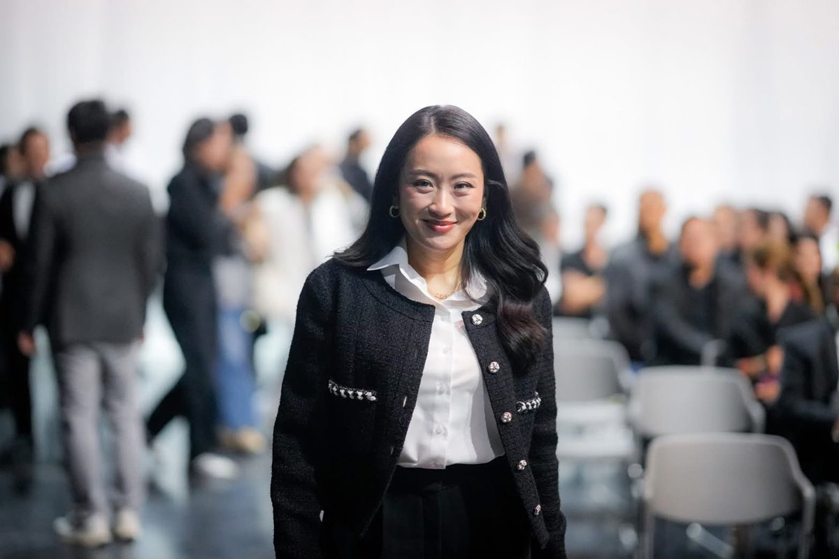 พลอย tweet media