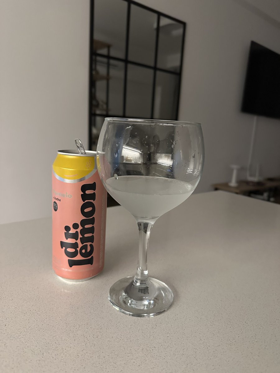 Miren cómo terminé el jueves por las "malas compañías".
Tóxico, pero refrescante.. Casi como algunos hombres. 😂
#FelizViernes gente linda !