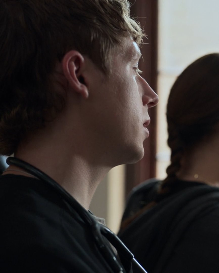 farmboimouse's tweet image. jfc how is robby not all over that neck and nape? the way the light is hitting his face here too, he looks majestic