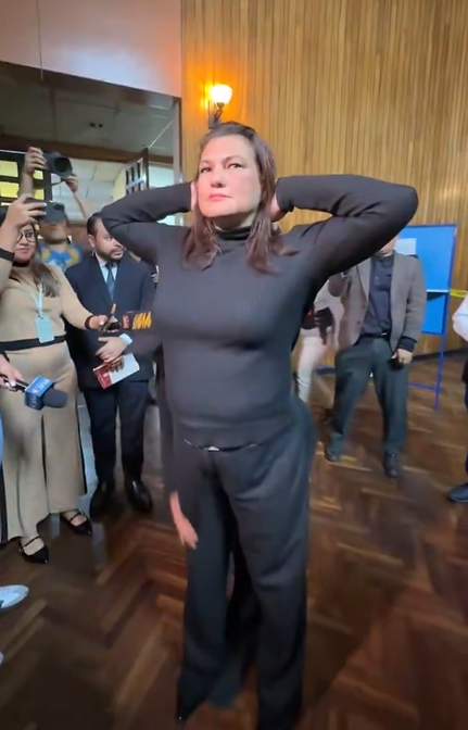LeninistaLuis's tweet photo. Gracias a la fiscal Leonor Eugenia Morales Lazo, ahora ya tenemos una foto de la licenciada Patricia Elizabeth Gámez Barrera para ilustrar el valor y la dignidad. https://t.co/XZLx7d0NU8