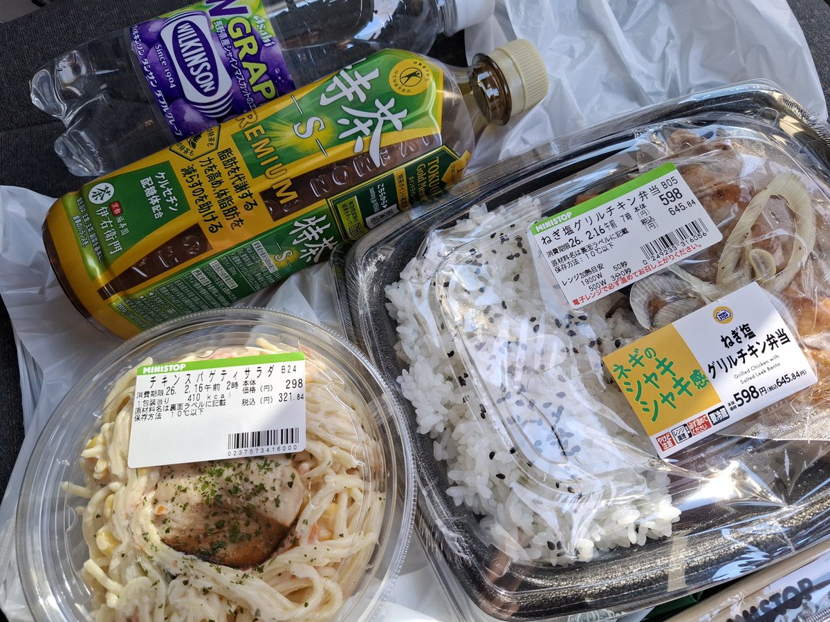 やっと休憩。。。
レシートくじで炭酸ぶどう当たった！！
けどお茶買ったから飲まないよなぁ。。。
重たくなるけどお家にお持ち帰りか。。。

#妖精に木の実の報告