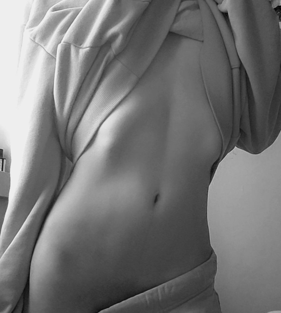 گربه رها شده tweet media