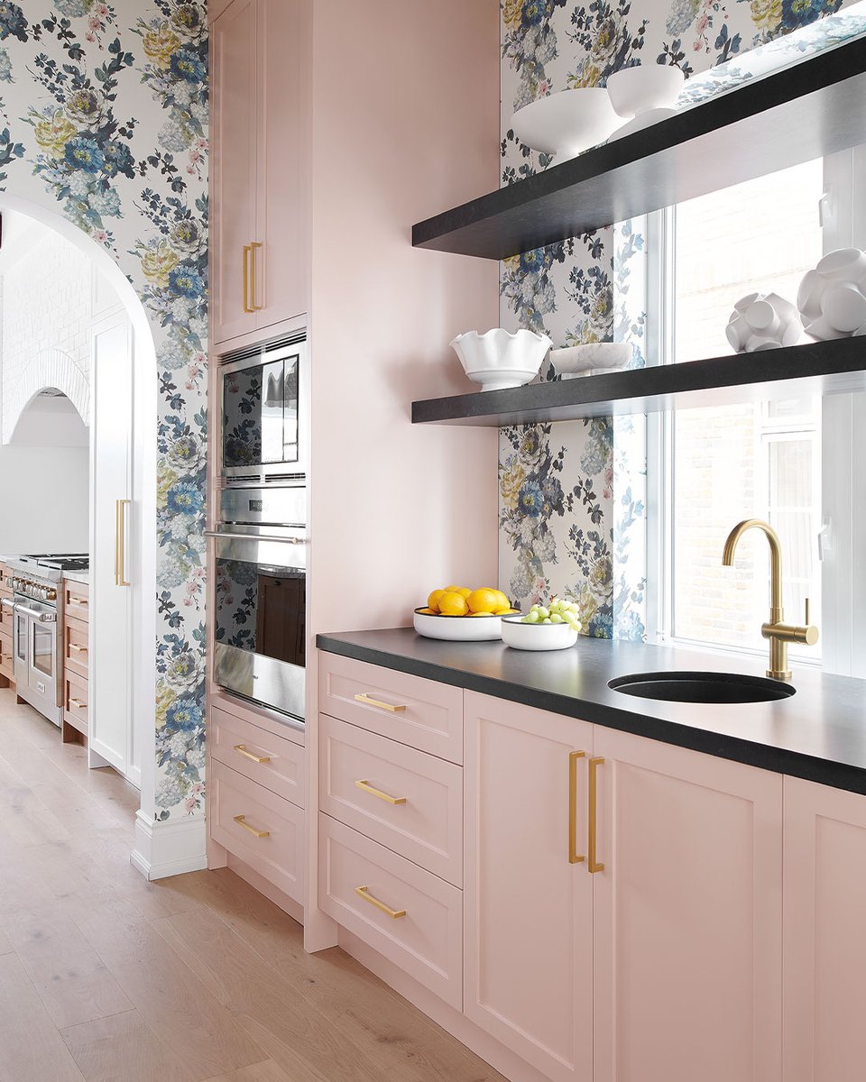 MaisonetDemeure's tweet image. Envie de voir la vie en rose? 
Ces 10 intérieurs prouvent que cette couleur réchauffe tout. Même l’hiver.

bit.ly/4qyrCeY

#deco #designinterieur #MaisonEtDemeure