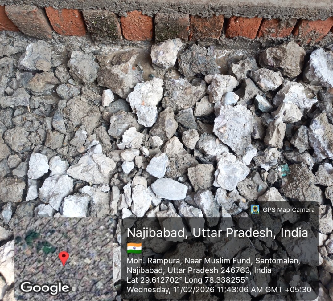 DeepakkRSS's tweet photo. @CMOfficeUP @Comm_Moradabad @dmbijnor 
@myogiadityanath
मान्यवर सड़क निर्माण में धांधली की जा रहा है बजरी के स्थान पर उखड़ी हुई सड़क का रोड़ा इस्तेमाल किया जा रहा है तथा नाली निर्माण में अभी भी पुरानी ईंटे लगाई जा रही है, अत: उक्त निर्माण कार्य रुकवा कर समुचित जांच करवाई जाए। https://t.co/S4sz3KvoUG