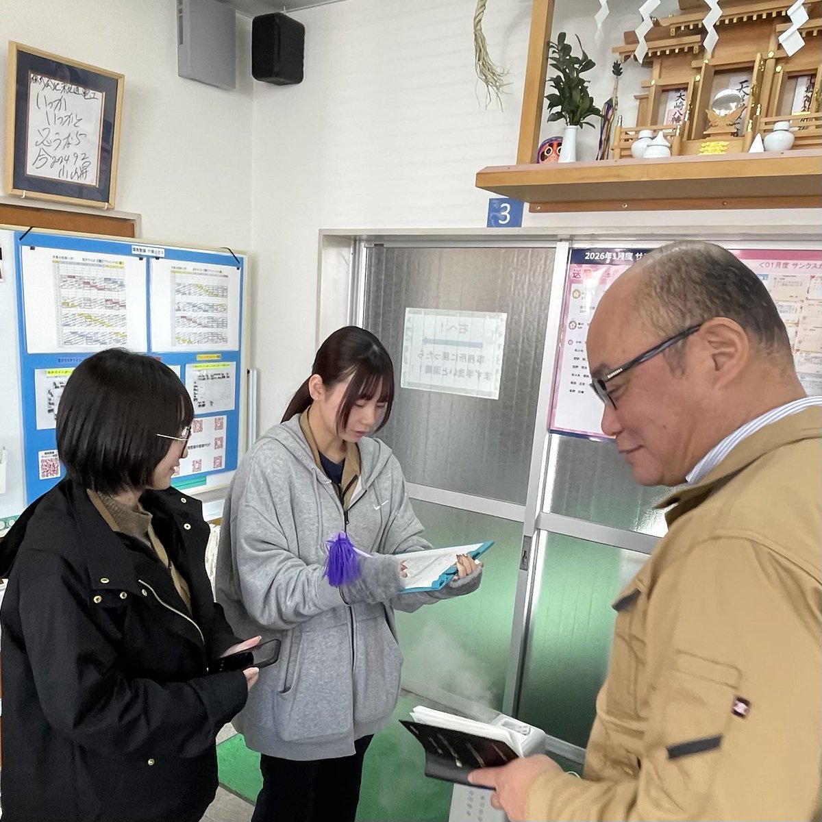 TTDsaiyou's tweet photo. #環境整備点検 🧹本気の3か月目
1回120点満点。
3か月合計350点以上で
🍽️食事補助一人2,000円支給。

迎えた勝負の最終月。
妥協なし、抜けなし、やり切る覚悟。

そして…
🔥全チーム350点以上達成🔥

“やらされる”ではなく”自ら整える”。
この積み重ねが、仕事の質とチーム力を底上げします。 https://t.co/nun7blgHiW