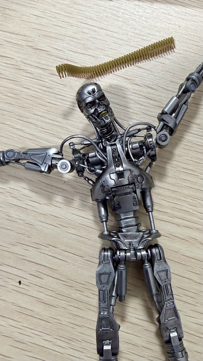 エンドスケルトンのウェザリングしてたら突然T2始まって鳥肌立ったw