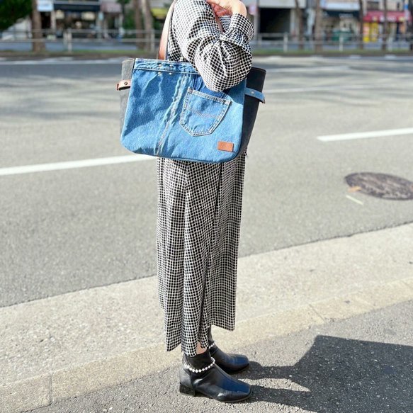 お出かけの荷物、これ一つで解決！ 幅37cm×マチ12.5cmの安心感