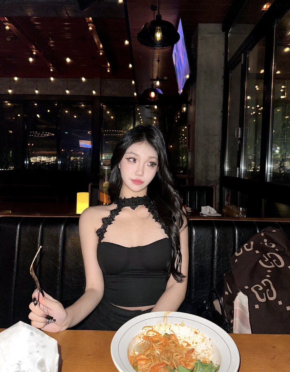吃不饱的颖 tweet media