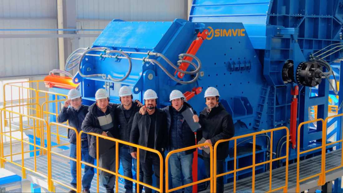 SIMVC_Recycling's tweet photo. Real Trust, Real Testing: Client Hands-On with Our Industrial Crusher #ClientInspection #FactoryAcceptanceTest #CrusherDemo #HeavyMachinery #IndustrialEquipment https://t.co/ZcRU93MbRd