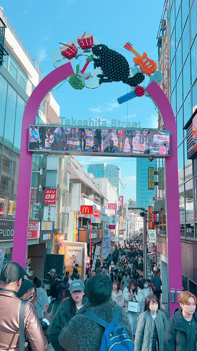 mca0JjKCZ5le74m's tweet photo. #昼ごはん #原宿 #原宿竹下通り
#TOTTICANDYFACTORY
原宿に行って10円パンとオレオチョコ鉄板バターたい焼きとレインボーわたあめを食べた!😋 https://t.co/gZ2mL5ykHm