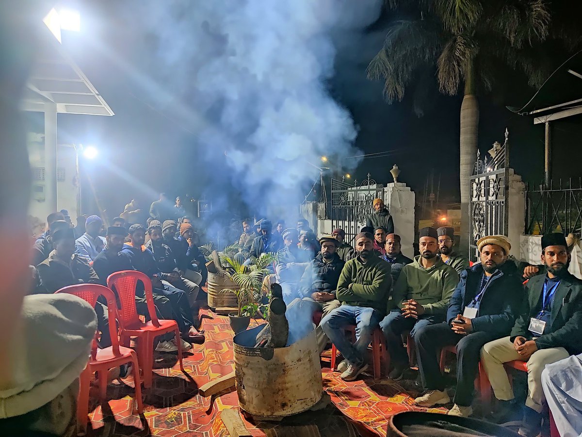 mkaindia's tweet photo. سایہ ہو خلیفہ کا تو اندھیرا کیا ہے
Warmed by the flames of brotherhood, illuminated by the bond with Khilafat. 🕊️
Mka Bharat hosted a Bonefire Session for Local &amp; Zilla Qaideen with Sadar Majlis Bharat at Qadian Dar ul Aman. Strengthened the bond &amp; renewed the Pledge.
#mkabharat https://t.co/Uf68r0QITZ