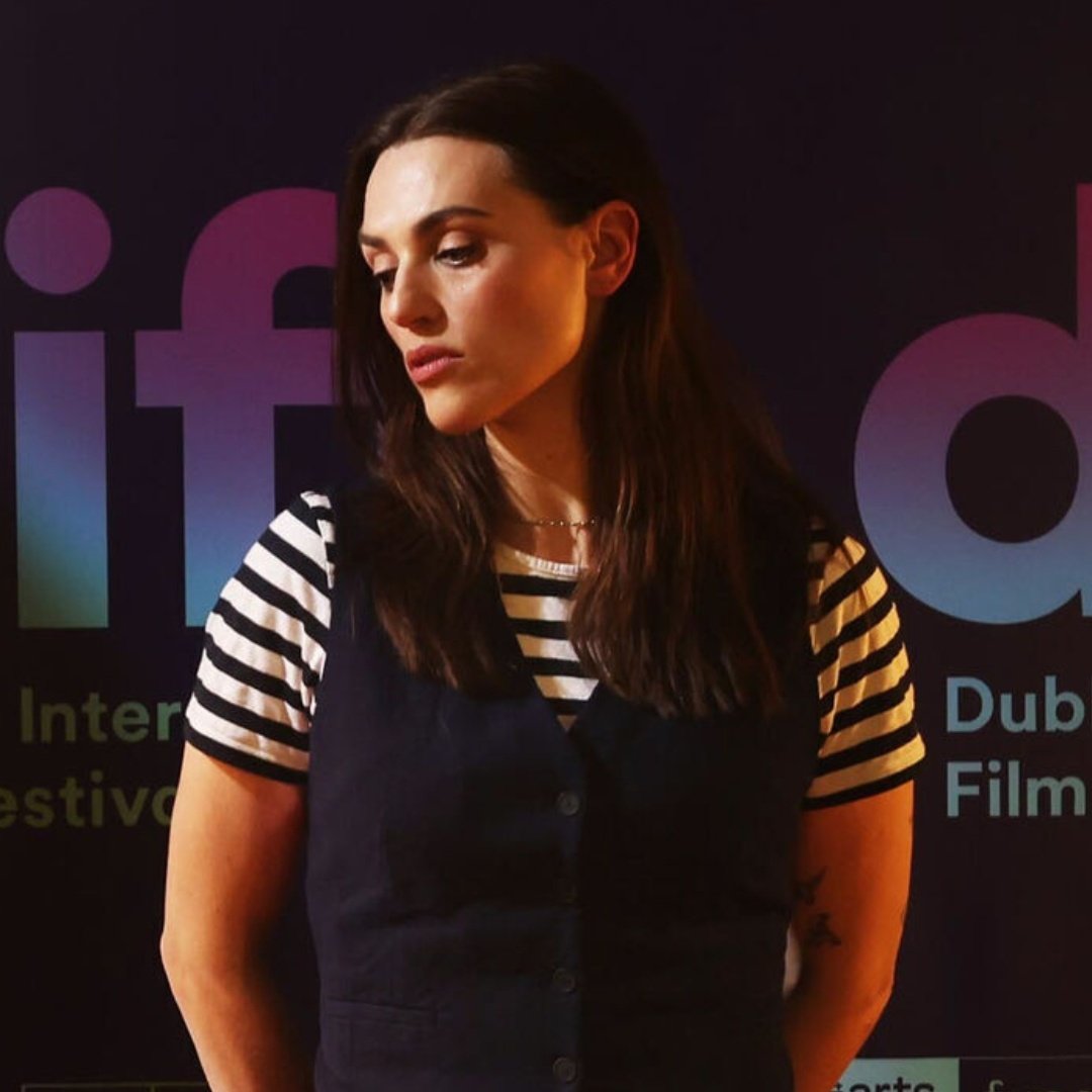 KATIE MCGRATHS FACE IS A LITERAL WORK OF ART, HOW DOES SHE JUST WALK AROUND LIKE THIS???