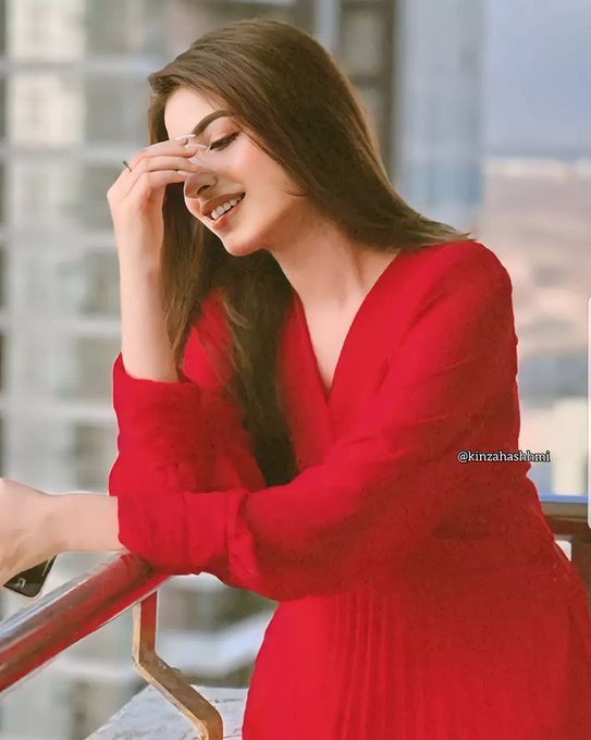 बुरा समय चल रहा हो तो 
चुप रहना ही बेहतर है, क्योंकि 
बोलने से हालात 
सुधरते नहीं हैं लेकिन बिगड़ जरूर जाते