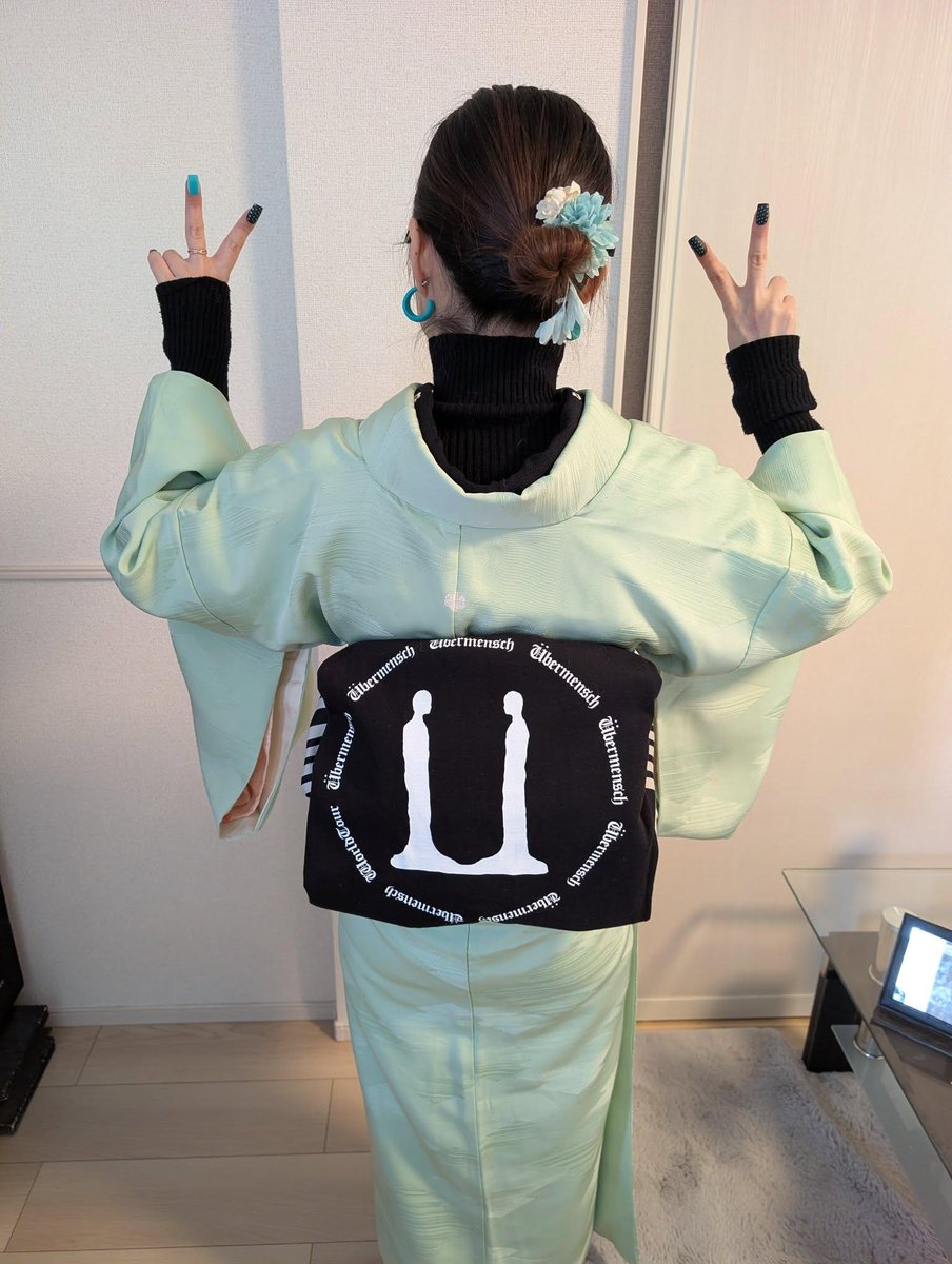 WhiteTamar1's tweet photo. Wow FAM wearing beautiful mint Kimono fusion with GD Übermensch merch to FAM meeting in Japan. So creative 😍😍😍
(nogamigurashi) https://t.co/yPjbfpDLr6