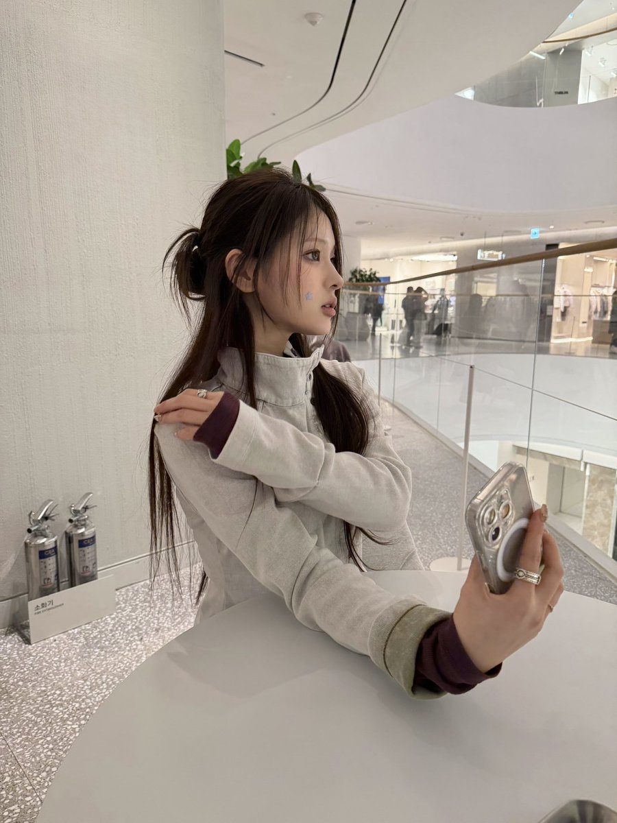 17프로로 폰 바꿨고, 광명찾음 
이제 올드폰 필요업으져서 안들고댕김