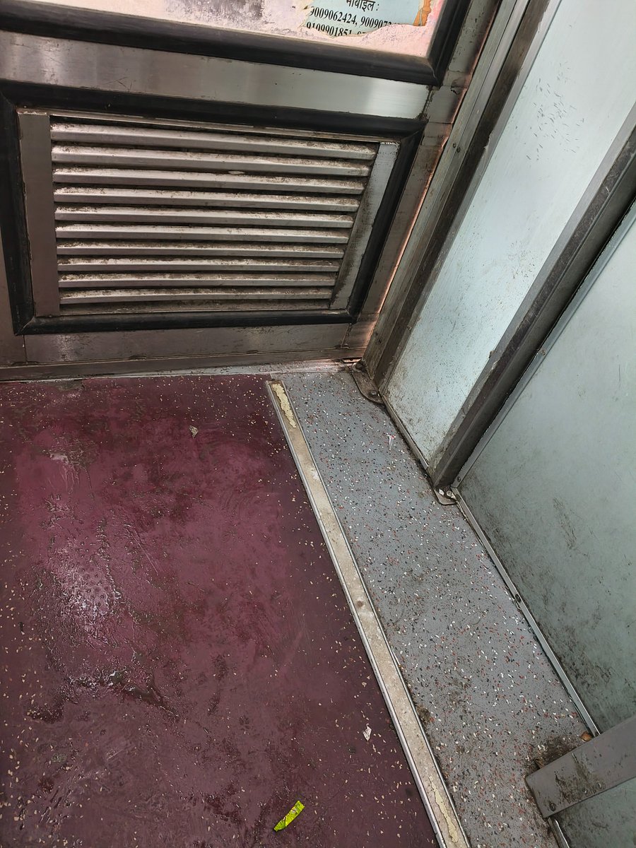 ashish98082's tweet photo. travel in 3AC Indian railways @IRCTCofficial No cleaning &amp; water https://t.co/chQmEN0eZ3 I paying for any sleeper class or really 3rd ac coach. Disappointed to see the condition no ac work no water supply no proper sanitization with proper cleaning of water.@AshwiniVaishnaw https://t.co/m9IRjEDDon