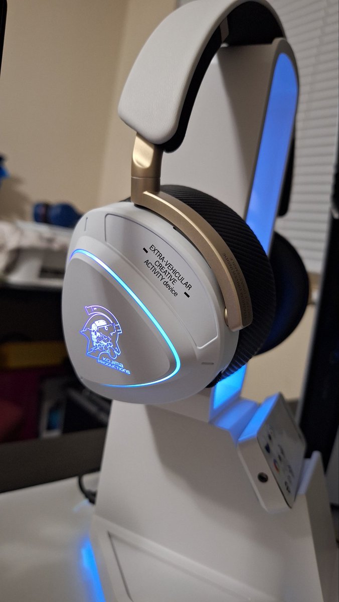Progista's tweet photo. Arsenal update! #ROGxKojimaProductions @ASUS_ROG @Kojima_Hideo @HIDEO_KOJIMA_EN #KojimaProductions 😍💯❤️ https://t.co/PZg0lPWRpe