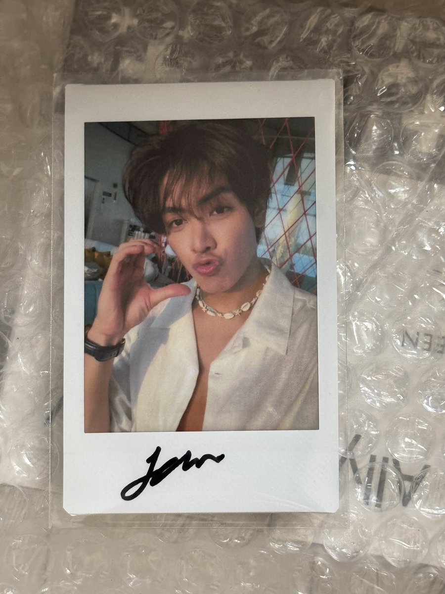 この間のモルディブの時のポラロイド今日ホテルで受け取ったんだけど