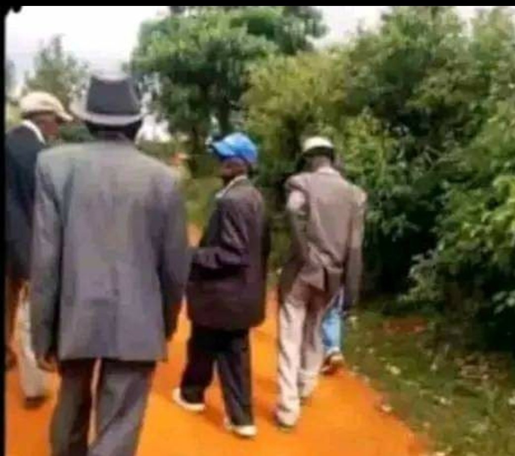 ZPlanmaster's tweet image. "ulifanya vizuri kumchekesha, tusingejuwa kama ana kipini kwenye ulimi"