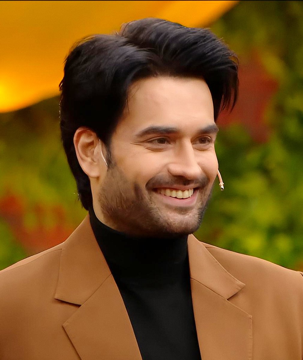 Years may pass, trends may change, but his style, grace, and legacy continue to stand untouched and unforgettable.

#VivianDsena #VDians