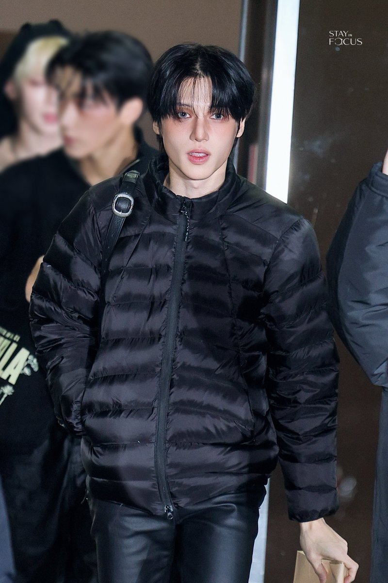 stayinfocus_jwy's tweet photo. 260213 뮤뱅 퇴근
왕자님 퇴근핬셔습니다!🤴

#에이티즈 #ATEEZ 
#우영 #WOOYOUNG 
@ATEEZofficial https://t.co/hSej3q34Uh