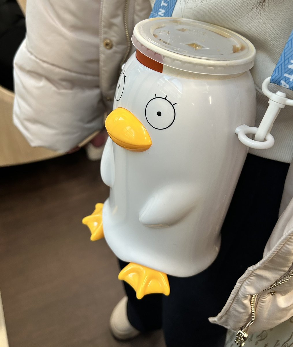 エリザベス型ドリンクカップホルダー 首から下げたまま電車に乗って