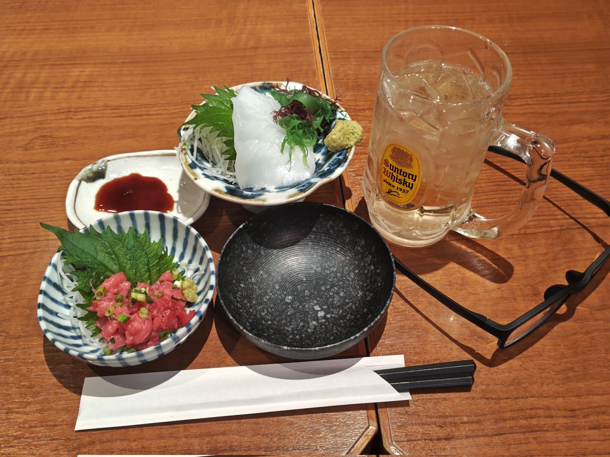 酒の肴とハイボールを

ハイボール平日99円は破格だな

魚はスタンドふじを思い出す
値段も味もあそこは最高だな
また行きたいな🐟