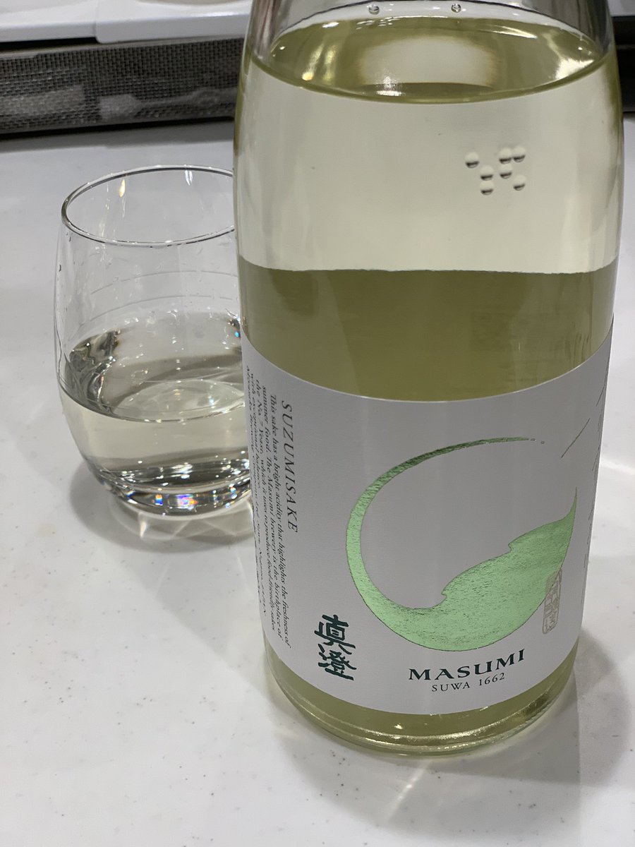 MasaUniv's tweet photo. 真澄のすずみさけです。
夏に長野にいったとき、お土産でおっちゃんにもらいました。

「普通に売ってるこういう酒が一番旨いんよ」ってそりゃあ天下の7号酵母、真澄様のお酒は何飲んでもうまいですよ・・・ https://t.co/pHDgdLonEt