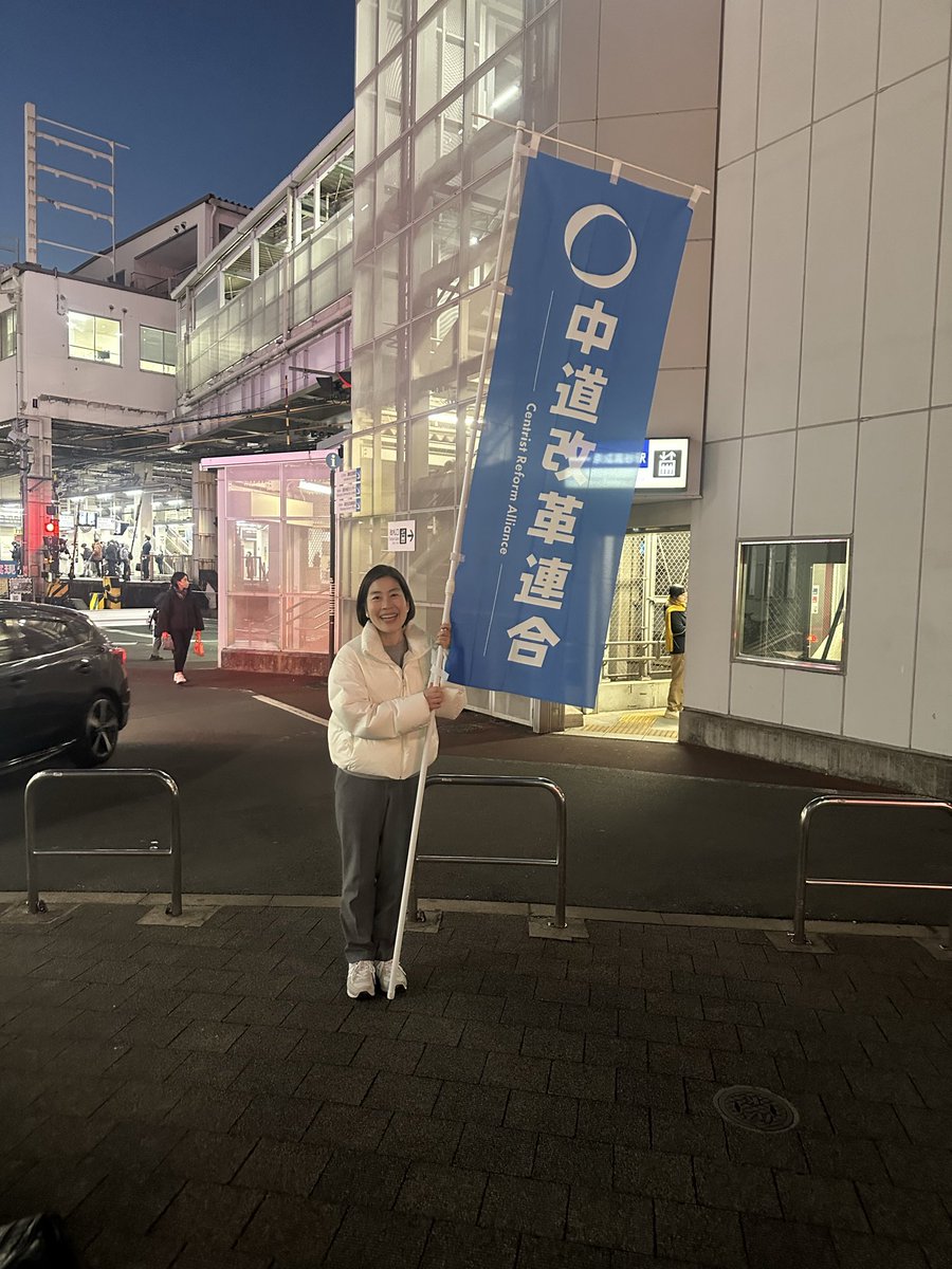 本日2月13日夕方は、京成高砂駅でご挨拶。

踏切で、自転車の前後にお子さんを乗せたママが話しかけてくださいました。
ママチャリ仲間（もちろんパパも！）は、勝手ながら同志だと思っているので、とても嬉しかったです。