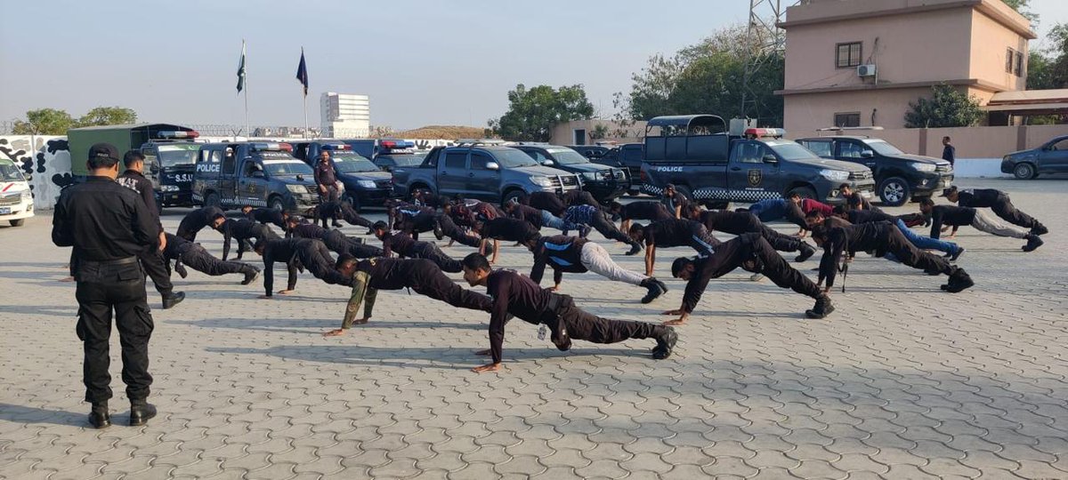 Routine training drills in full swing at SSU Headquarters. Our teams remain committed to maintaining the highest standards of operational readiness.

#SSU | #SWAT | #karachi | #police | #SindhPolice