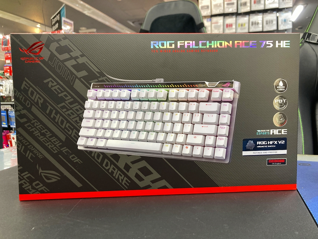 sofmap_namba's tweet photo. \🆕ゲーミングキーボード 本日発売❗️/
#ASUS『ROG FALCHION ACE 75 HE』入荷しました🚚
お値段 39,180円(税込) さらに10%ポイントサービス✨
ROG HFX V2磁気スイッチ搭載テンキーレスモデル
ブラック / ホワイト共に在庫ございます📦
ご購入は3F #GAMINGZONE まで👍
#ゲーミングデバイス https://t.co/t9xqS7OIAI