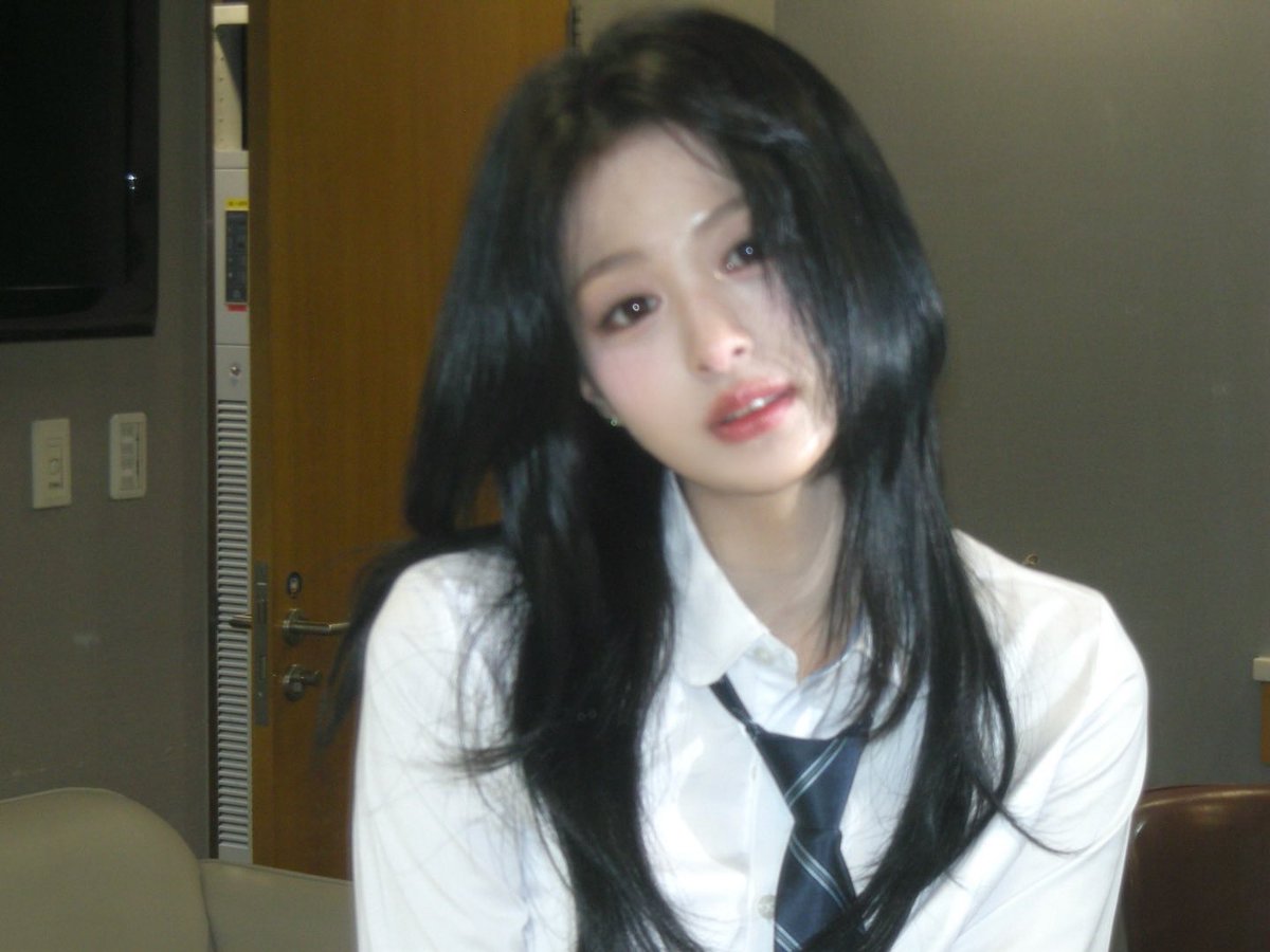 utowpias's tweet image. Tega ya 🍈 melahap akun pacarku, padahal seluruh dunia harus liat pacarku secantik ini.. kan sayang ya ga bisa di tag, ga bisa dipamerin.. pacarku.. 😔😔