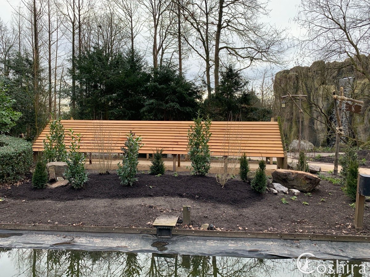 Nieuwe ingang Fabula met nieuw bord, mist onder de brug en nieuwe beplanting. Ook werken de watervallen weer. 

#Efteling #Fabula