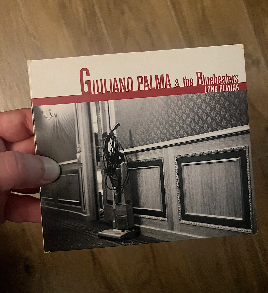 Giuliano Palma è come Zidane. Per me non si batte. I Bluebeaters sono come il Dream Team statunitense. Per me non si battono. Un disco elegante, stile "a spada tratta".
LA RECENSIONE CONTINUA 🍺