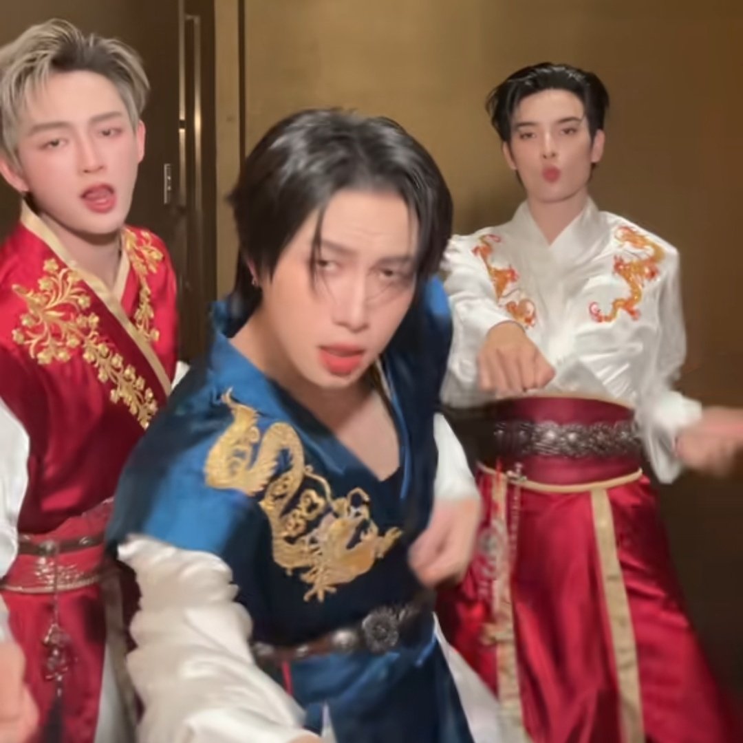 luvu23sept's tweet image. เหมือนเดิมเยยอะ แค่โตกันหมดแล้ว 😭