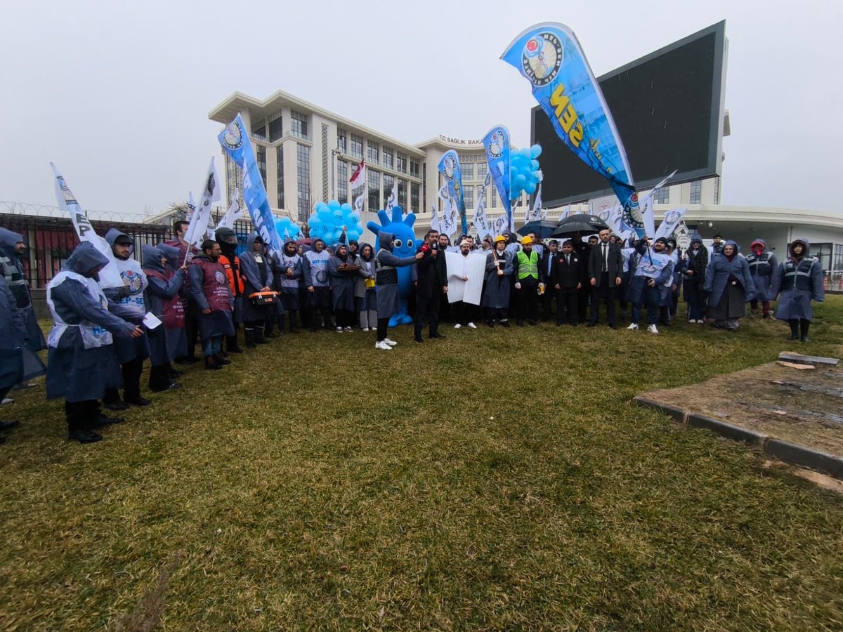 Atama bekleyen sağlık çalışanları sadece iş değil, mesleklerini icra etmek ve topluma hizmet etmek istiyor. Uzayan belirsizlik, psikolojik ve mesleki açıdan ciddi bir çıkmaza dönüşüyor.
Düzenli ve öngörülebilir istihdam politikası artık ertelenemez.

#KPSS2024AtamaBekliyor